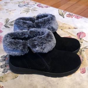 Black cozy ankle boots